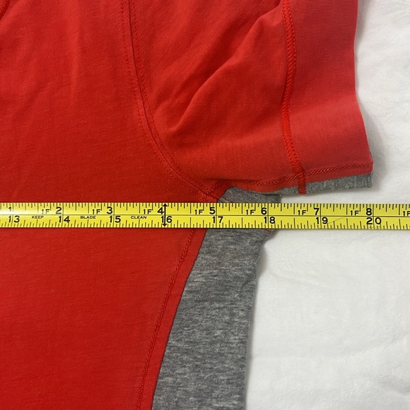 Lululemon tee - Picture 5 of 6